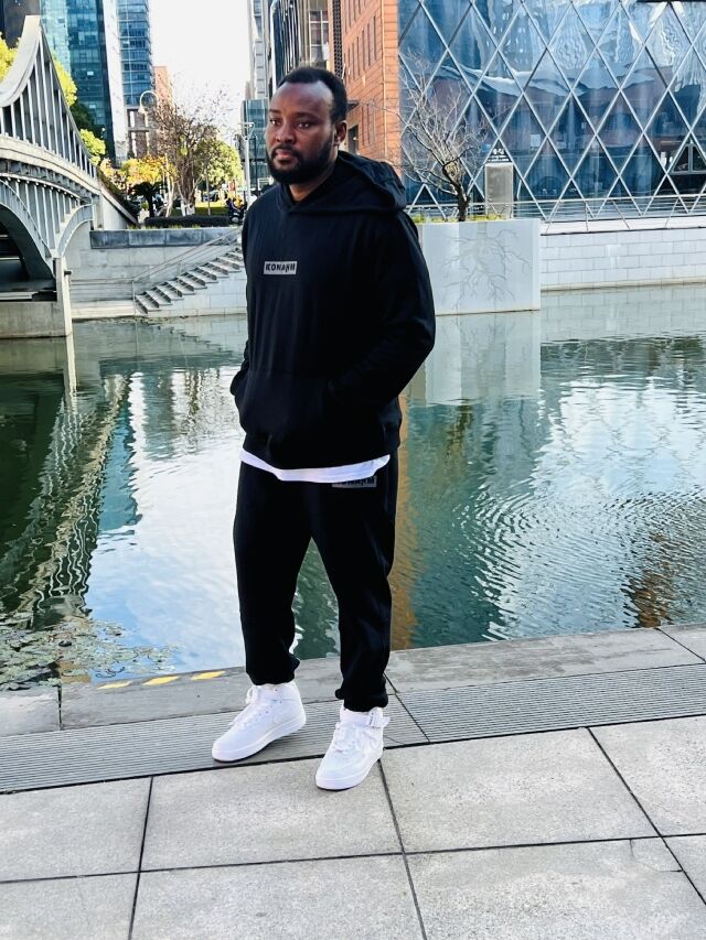 Konahm Box Logo Track - BLACK